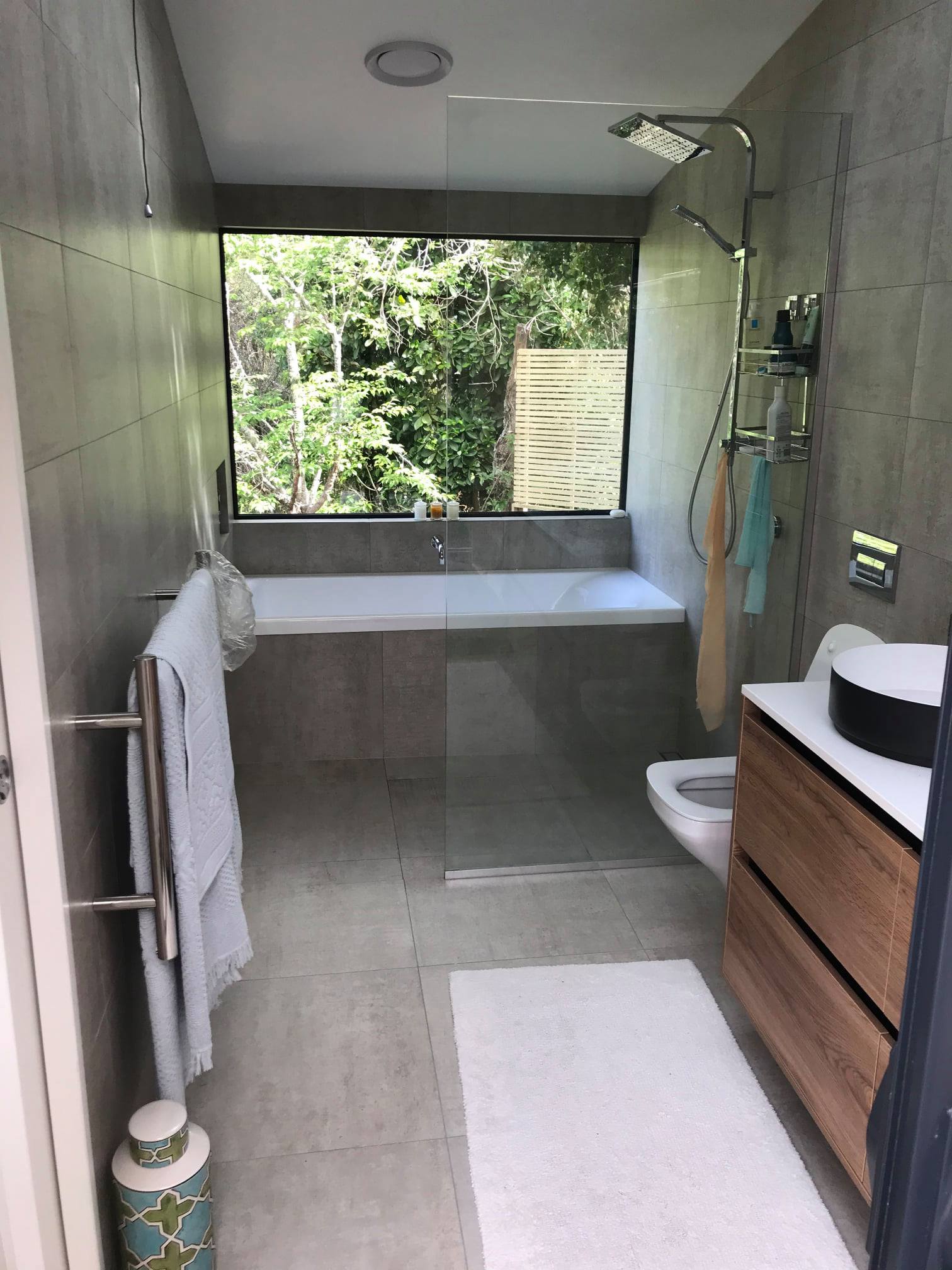 Combined open wet shower and bath